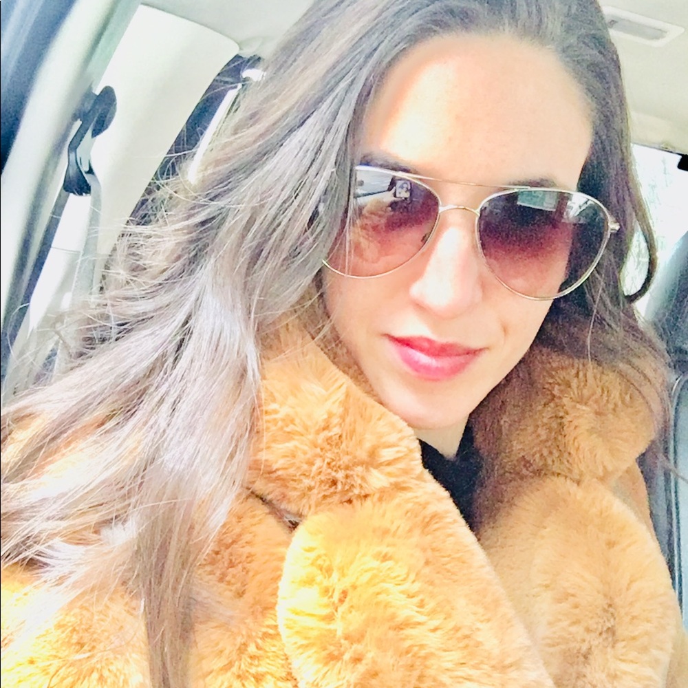 Meet your Posher, Elena